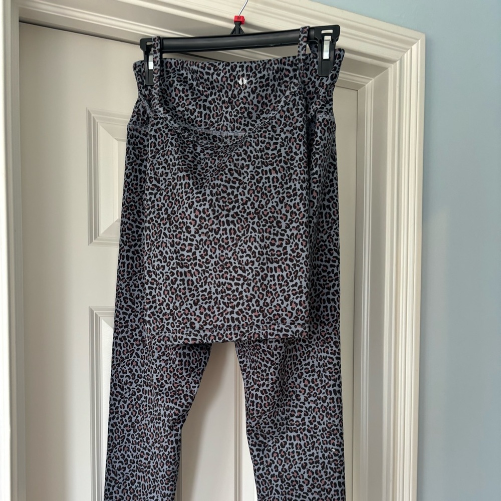 Thrive Societe’ matching leggings and tank size Med